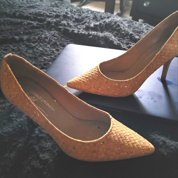 Donald J Pliner Carrie Pumps Woven Cork - Picture 2 of 10